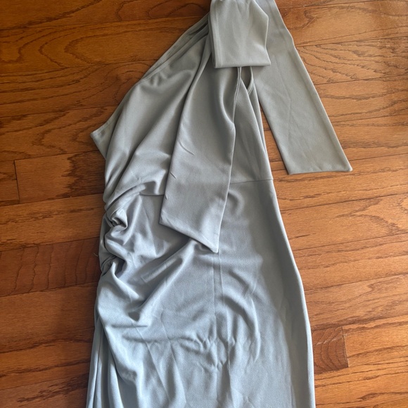 One shoulder gown - Picture 8 of 10